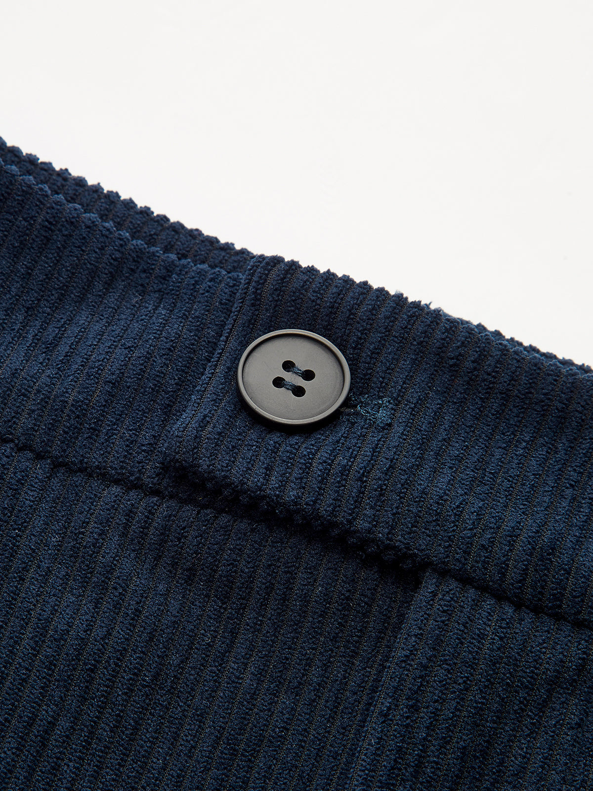 Kordhose plissiert, mittelhoher Bund, weites Bein