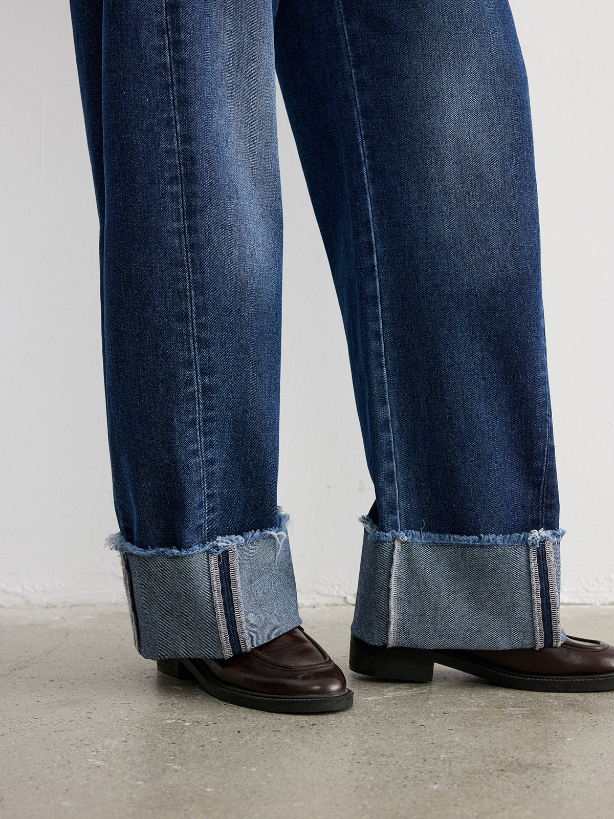 Jean large en denim à revers effilochés