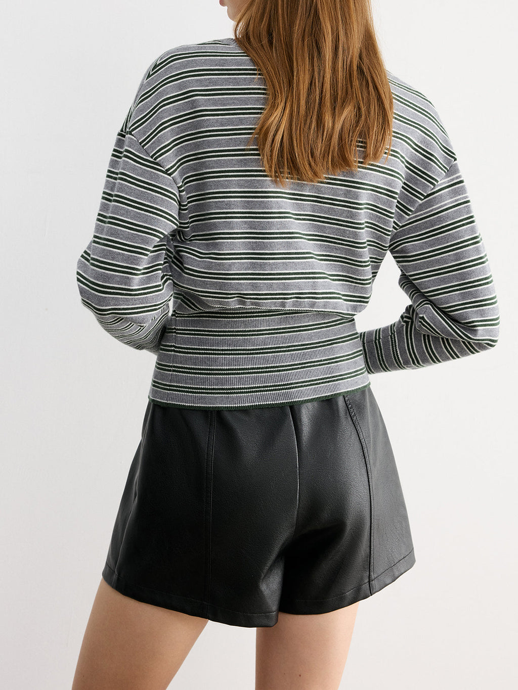 Gestreifte Strickjacke mit Taillengürtel