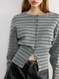 Gestreifte Strickjacke mit Taillengürtel