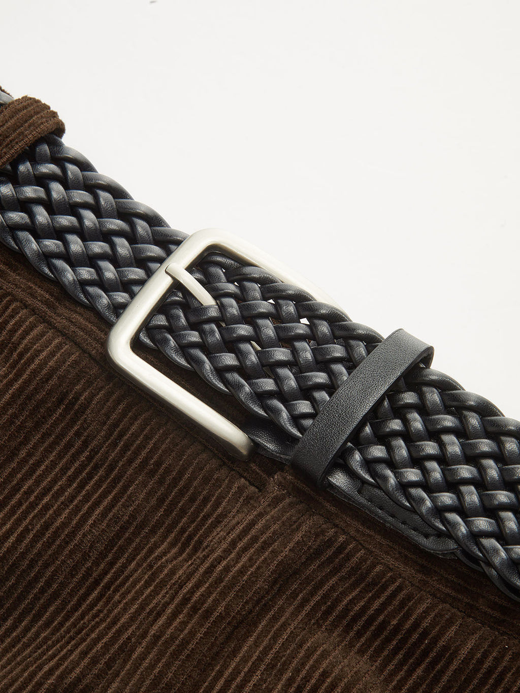 Cordhose mit Gürtel und mittlerer Bundhöhe
