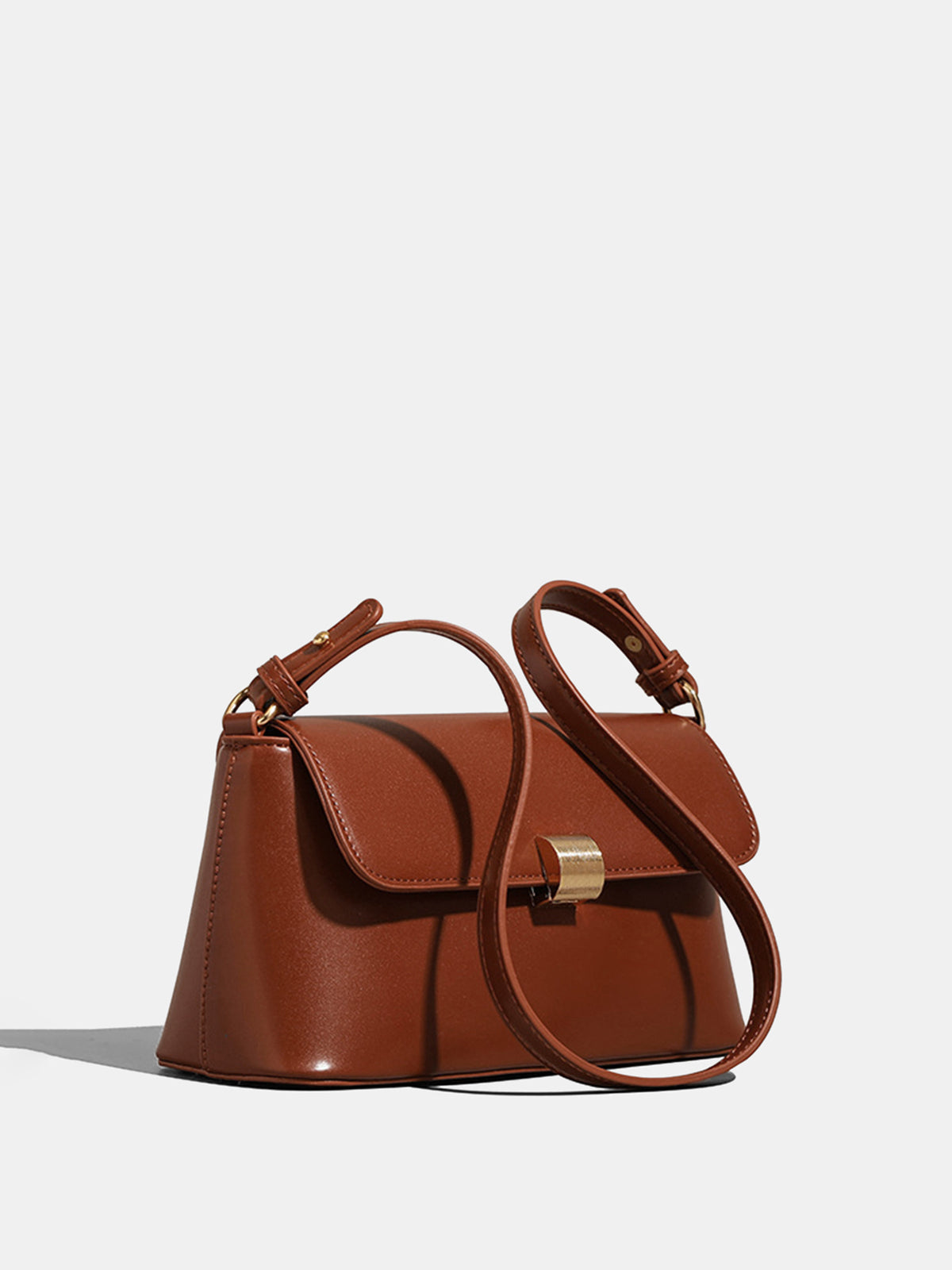 Sac à bandoulière en cuir synthétique avec fermoir doré texturé