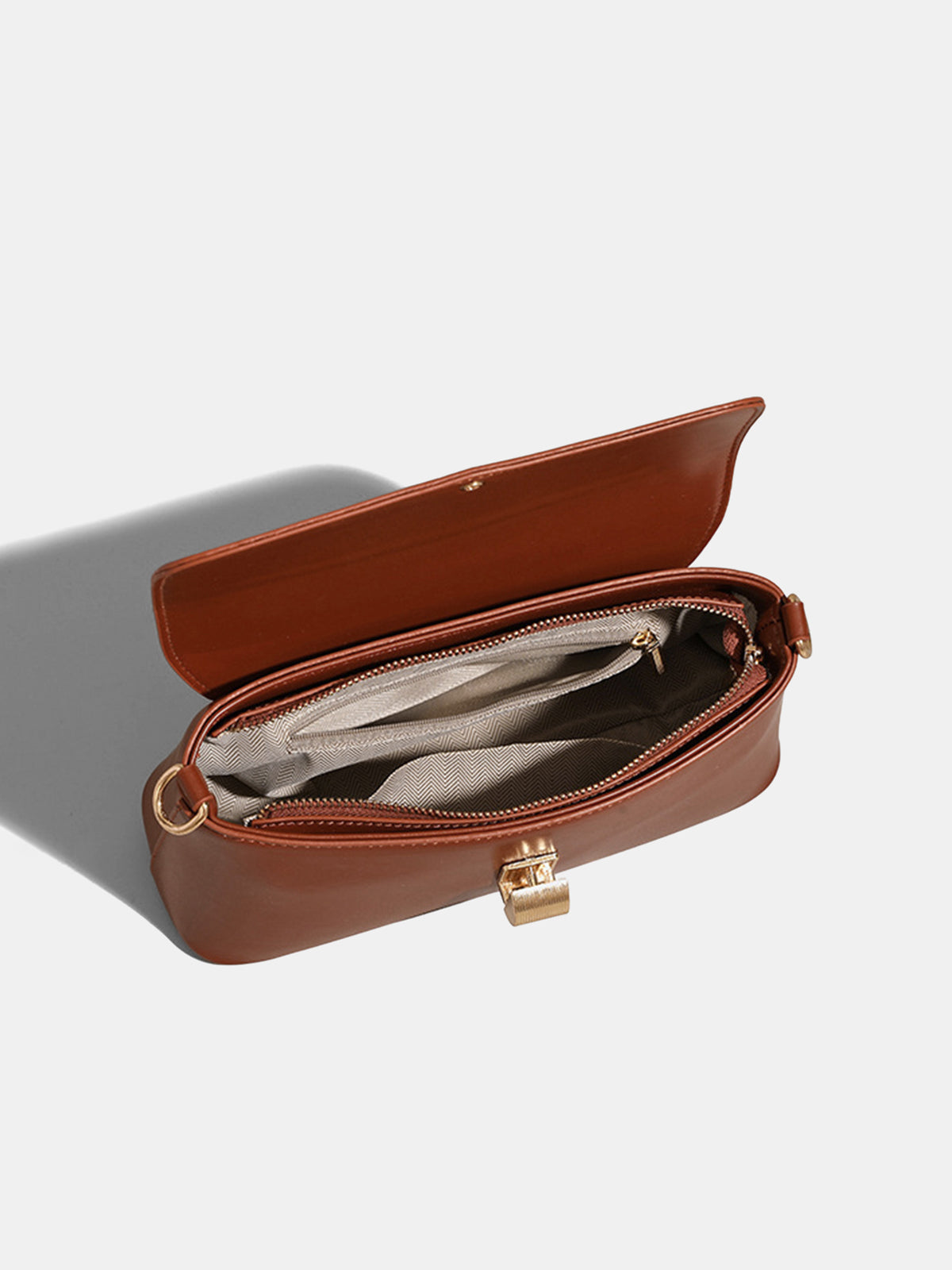Sac à bandoulière en cuir synthétique avec fermoir doré texturé
