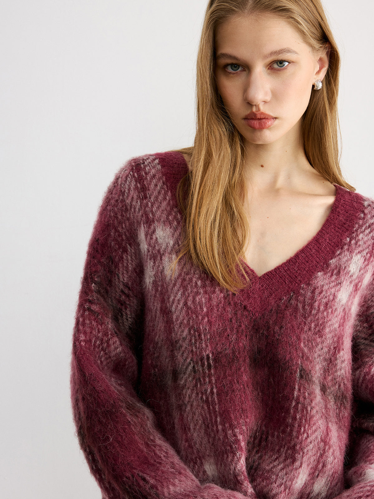 Karierter V-Ausschnitt-Pullover aus Wollmischung