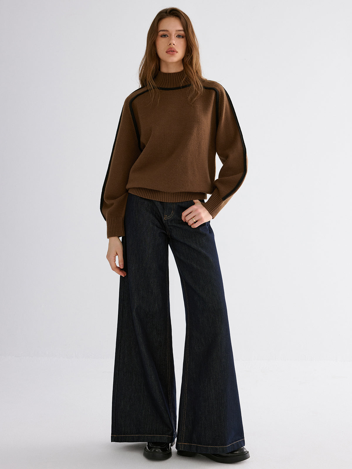 Pullover mit Kontrastbündchen und Stehkragen