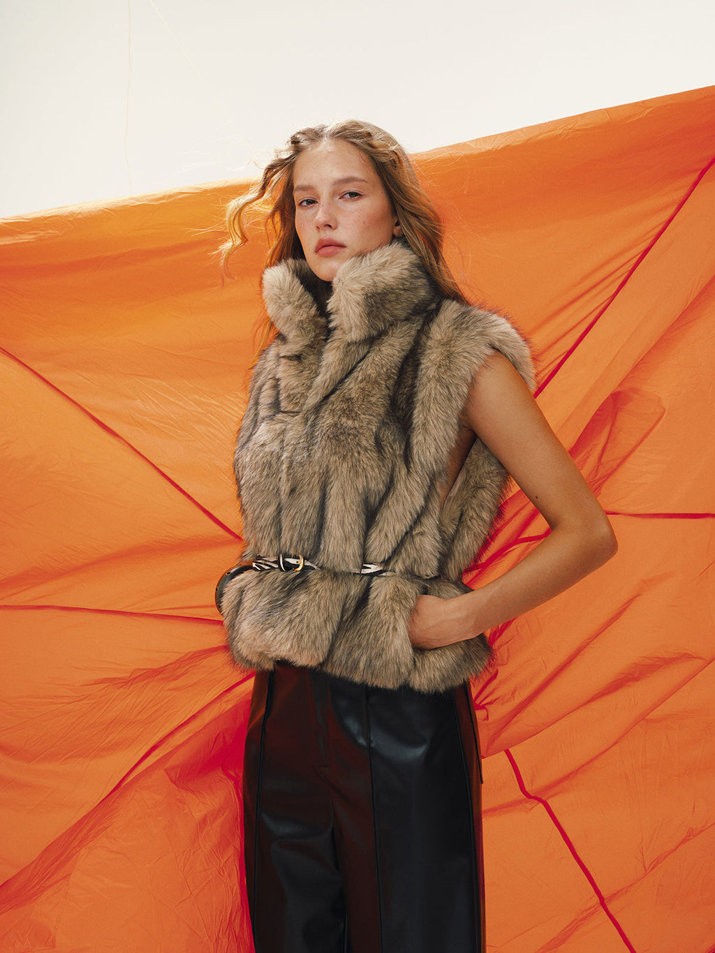 Gilet sans manches en fausse fourrure sans ceinture