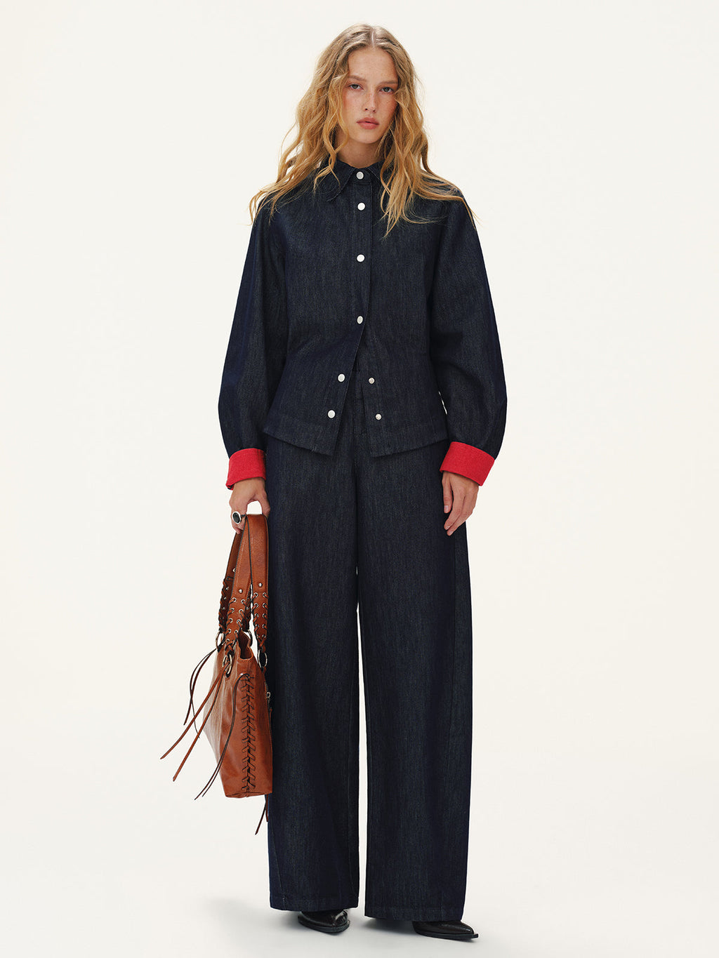 Chemise en jean avec poignets contrastants et détail cœur au dos