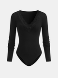 Bodysuit mit V-Ausschnitt, Spitzenbesatz und langen Ärmeln