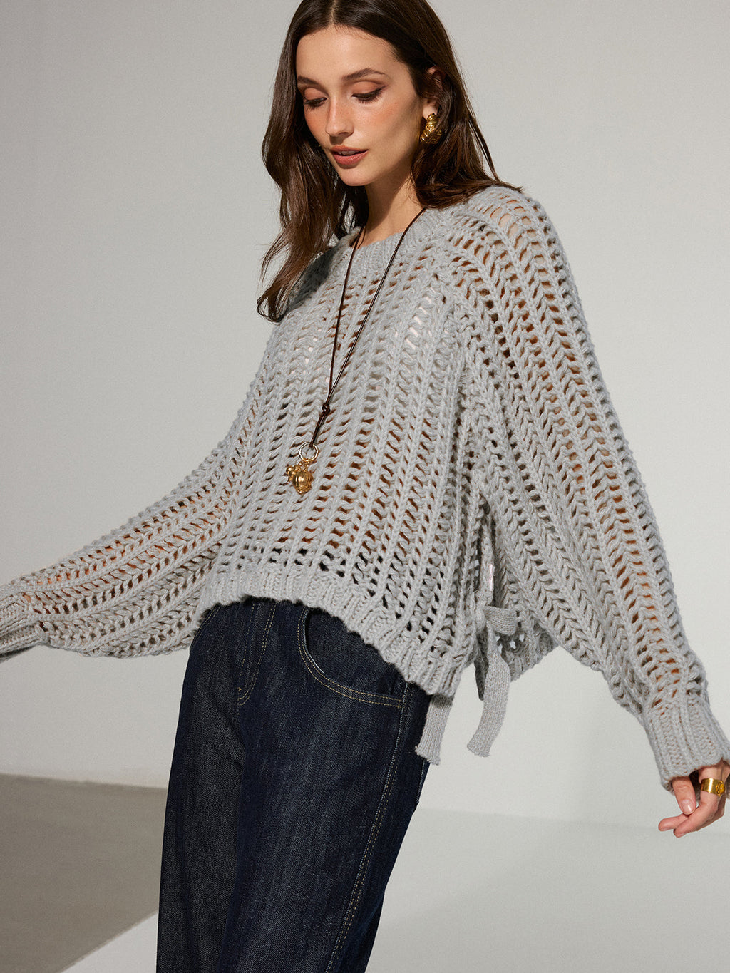 Pull oversize en maille ajourée à nouer sur le côté