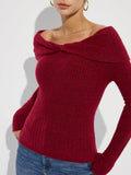 Strickpullover aus Wollmischung mit gedrehtem Off-Shoulder-Ausschnitt