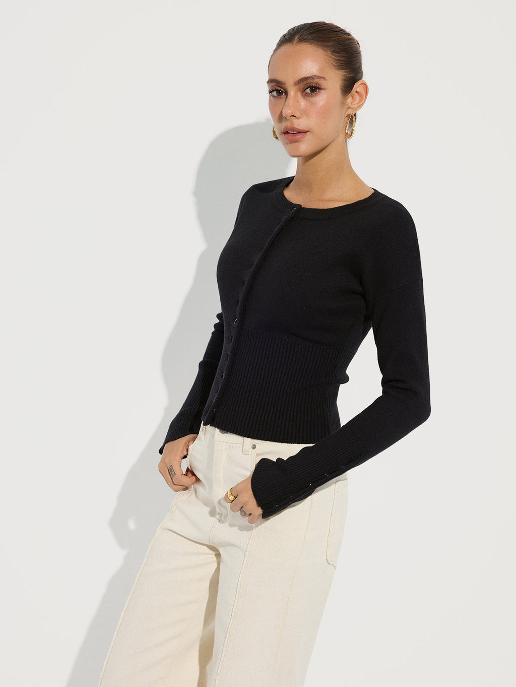 Gilet en maille à encolure ras-du-cou et taille cintrée