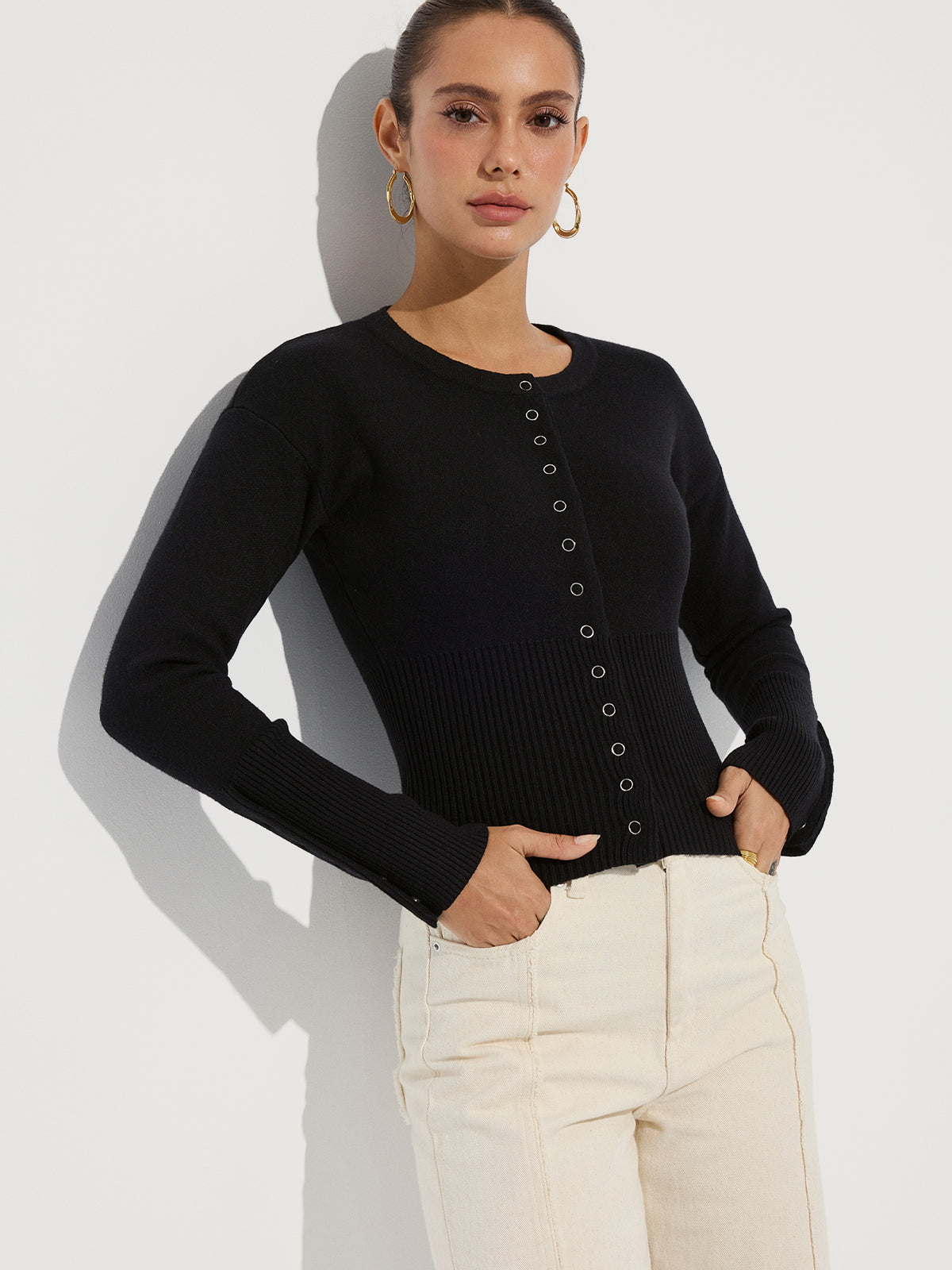 Gilet en maille à encolure ras-du-cou et taille cintrée