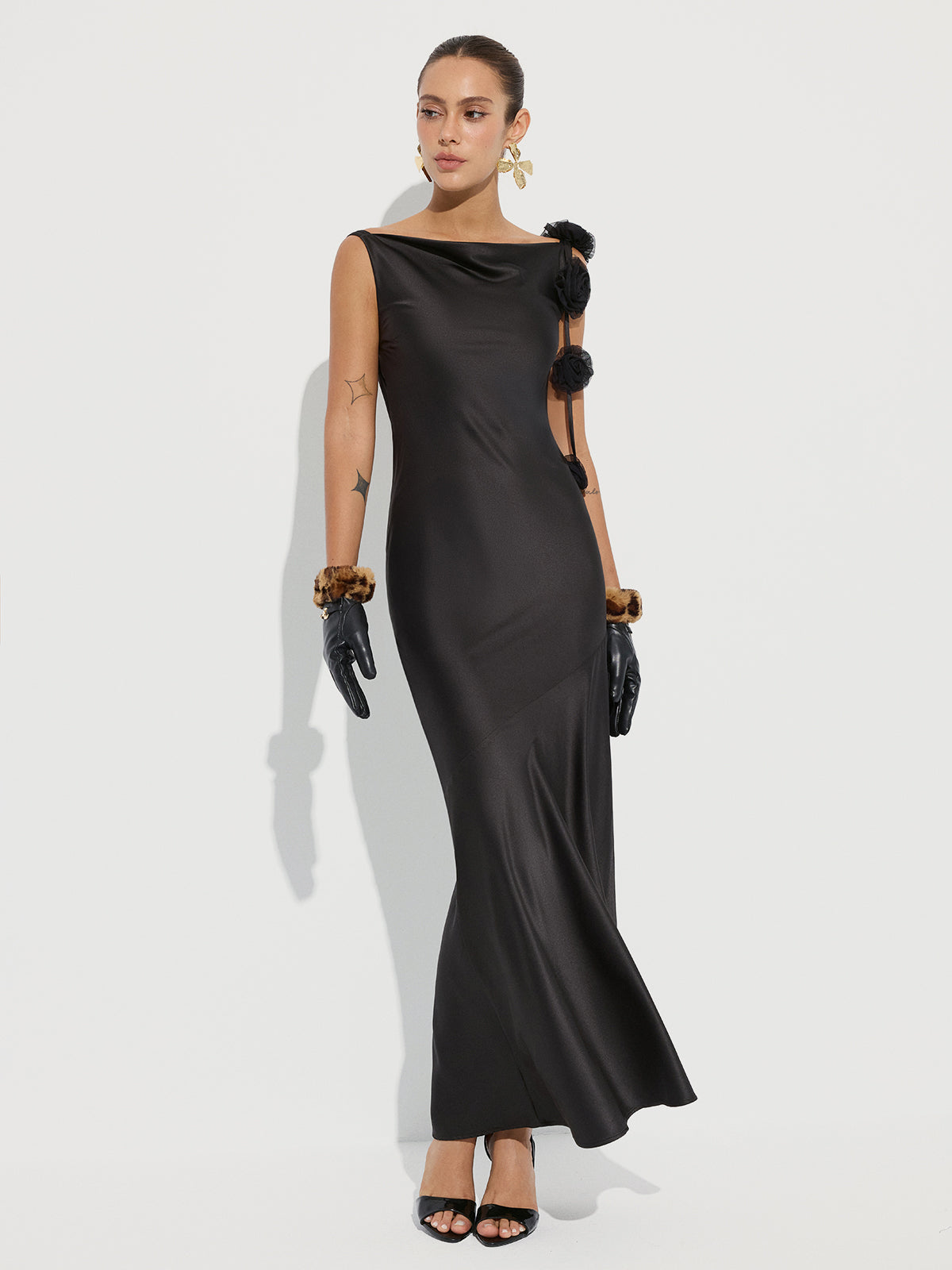 Rückenfreies Meerjungfrauenkleid aus Satin mit 3D-Blumen