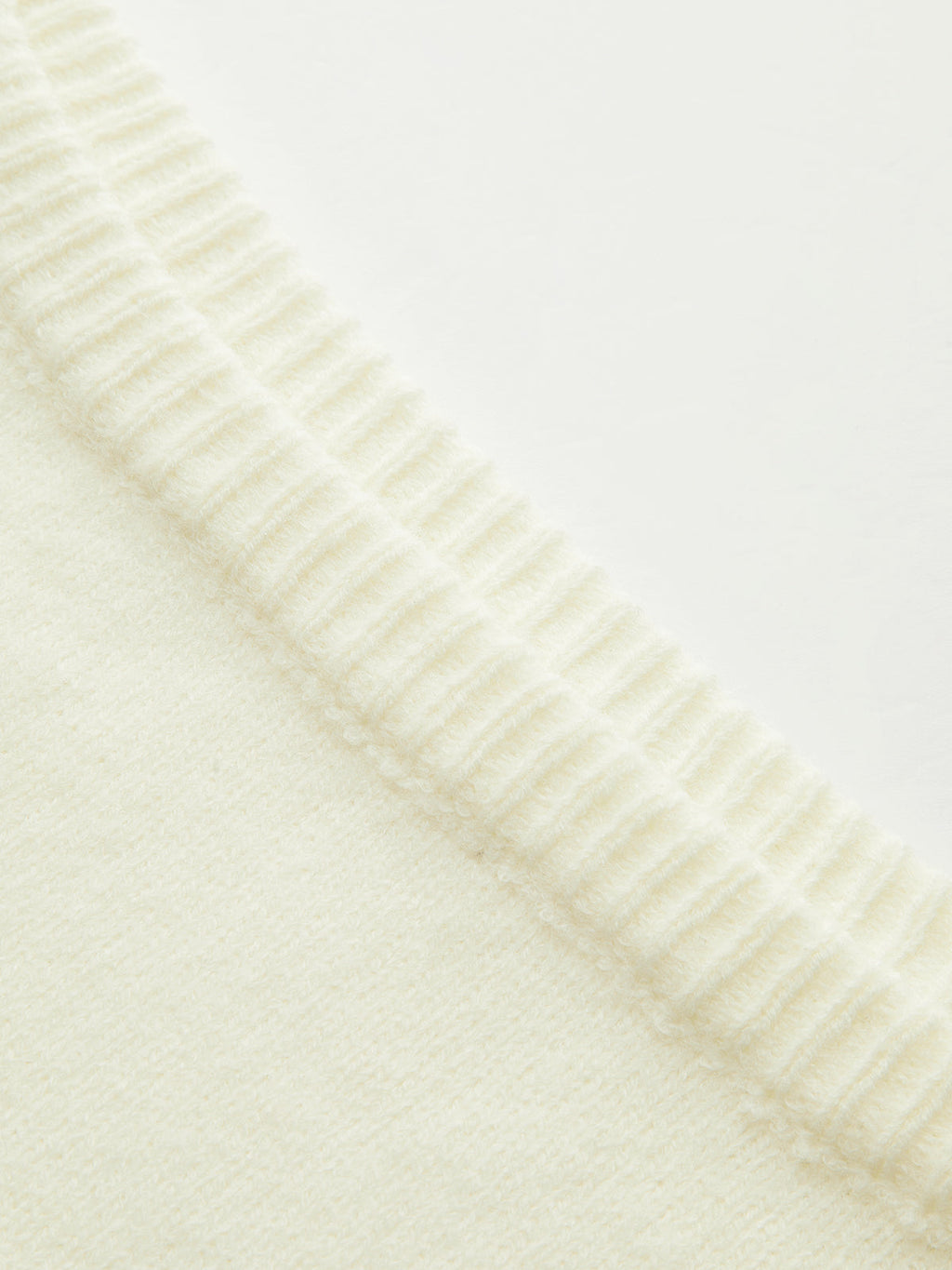 Pull en maille à épaules dénudées