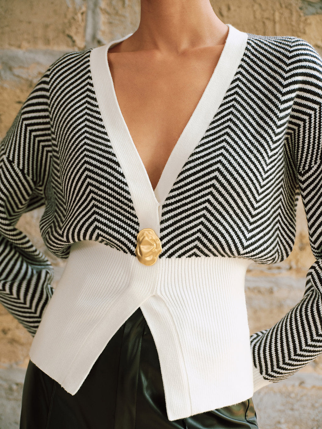 Gilet en maille à chevrons et détails métalliques