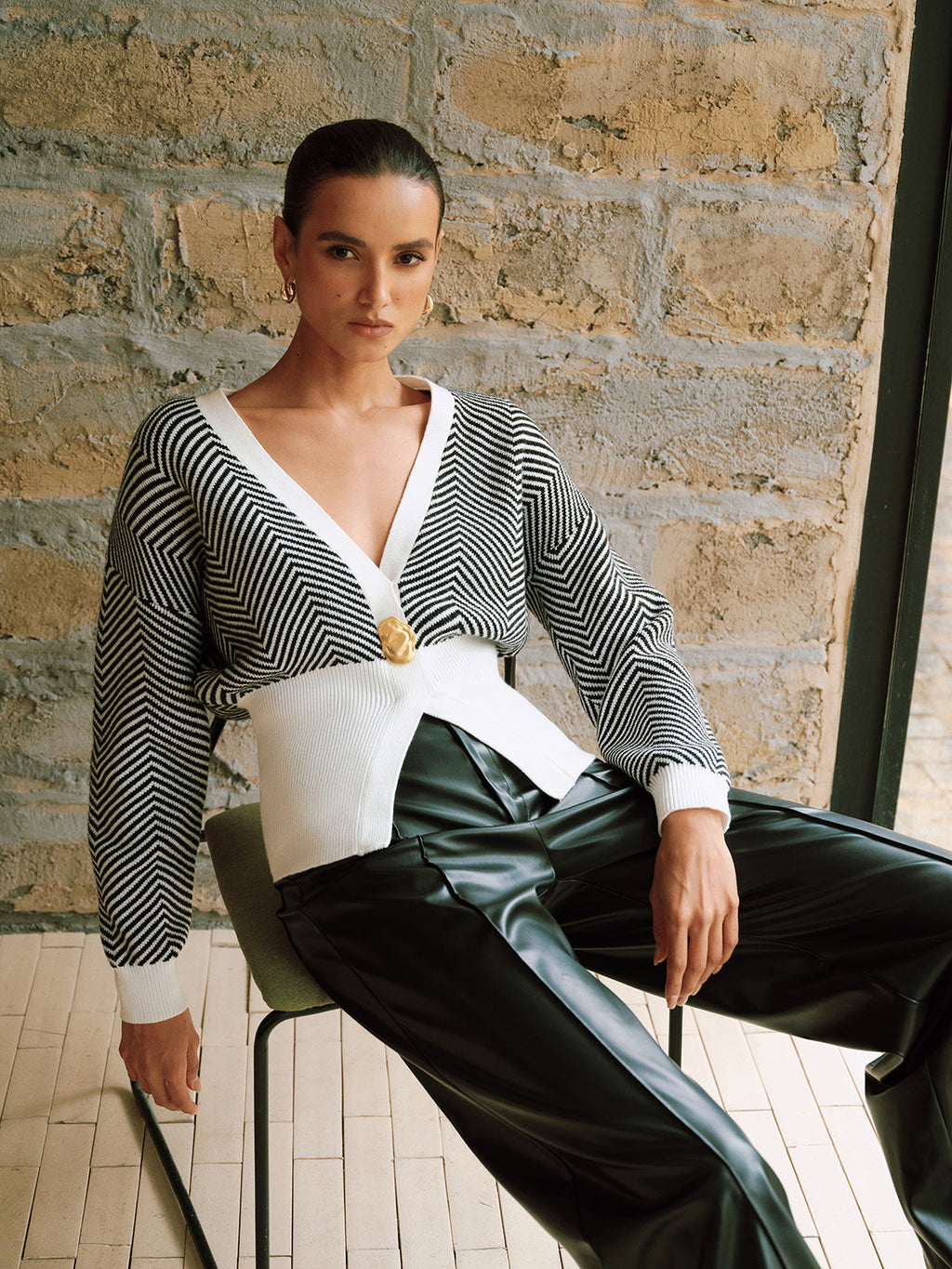 Gilet en maille à chevrons et détails métalliques