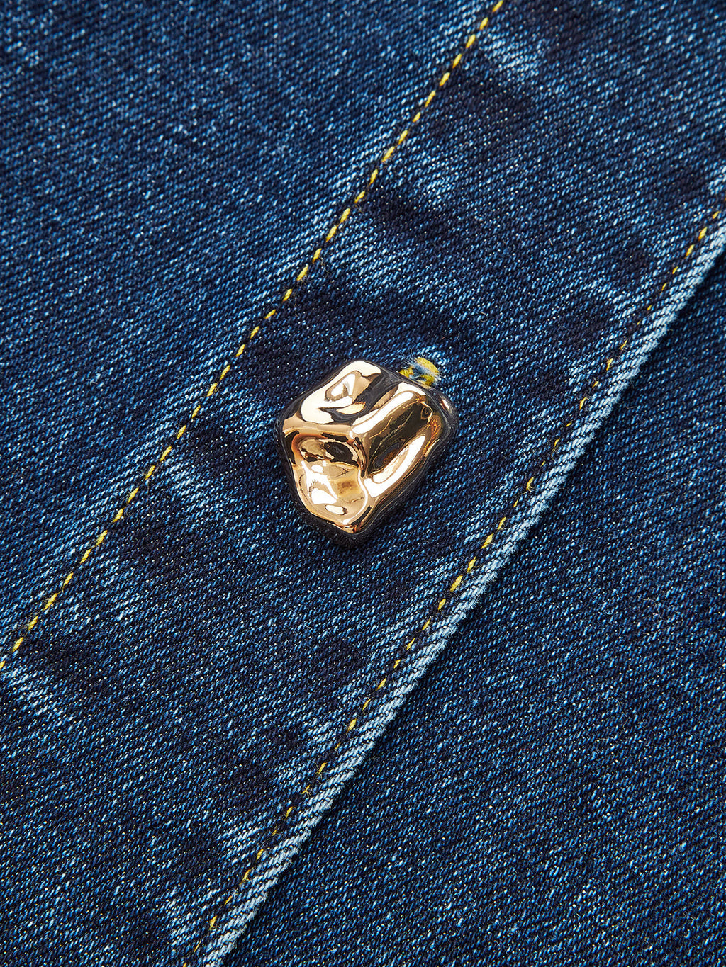Jeanskleid mit Metallknöpfen