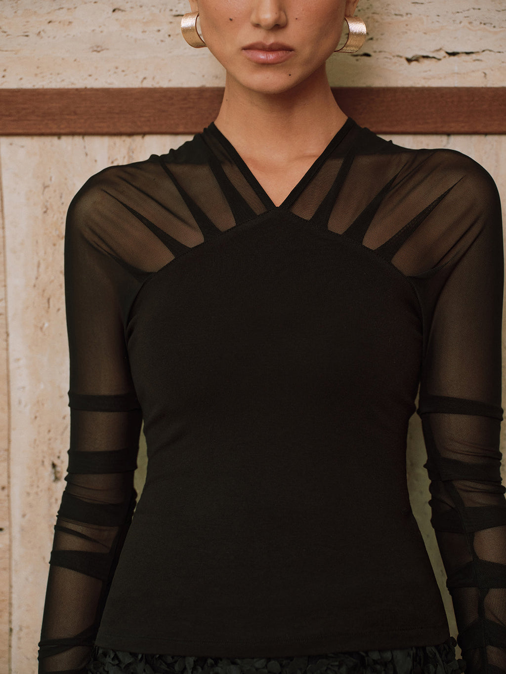Transparente Bluse mit Mesh-Einsätzen und V-Ausschnitt