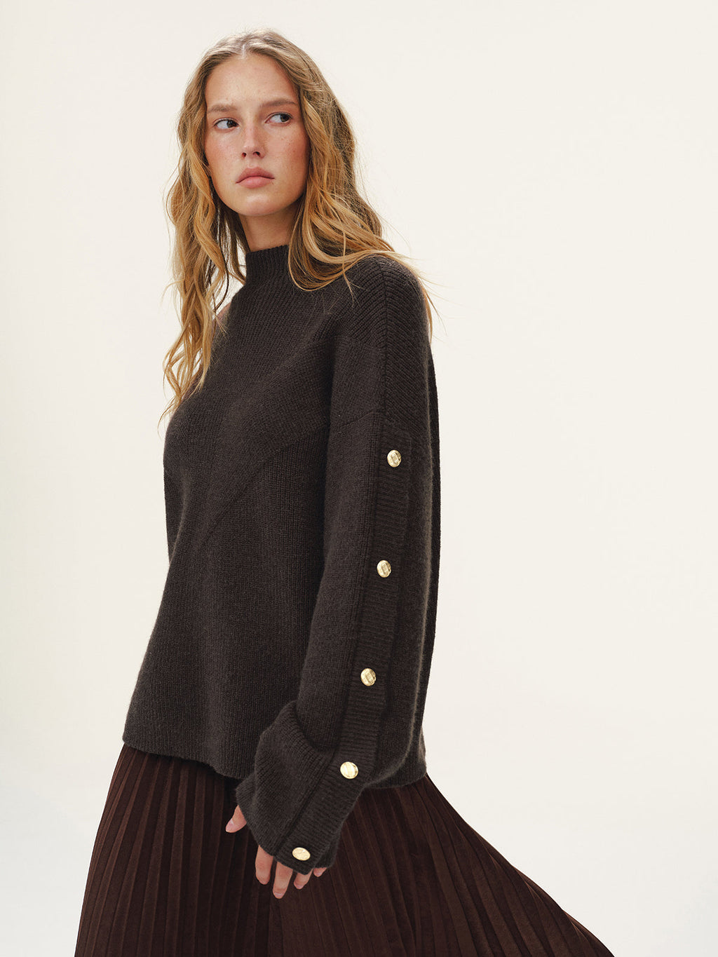Pull en maille à col montant et détails boutonnés