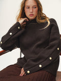 Pull en maille à col montant et détails boutonnés