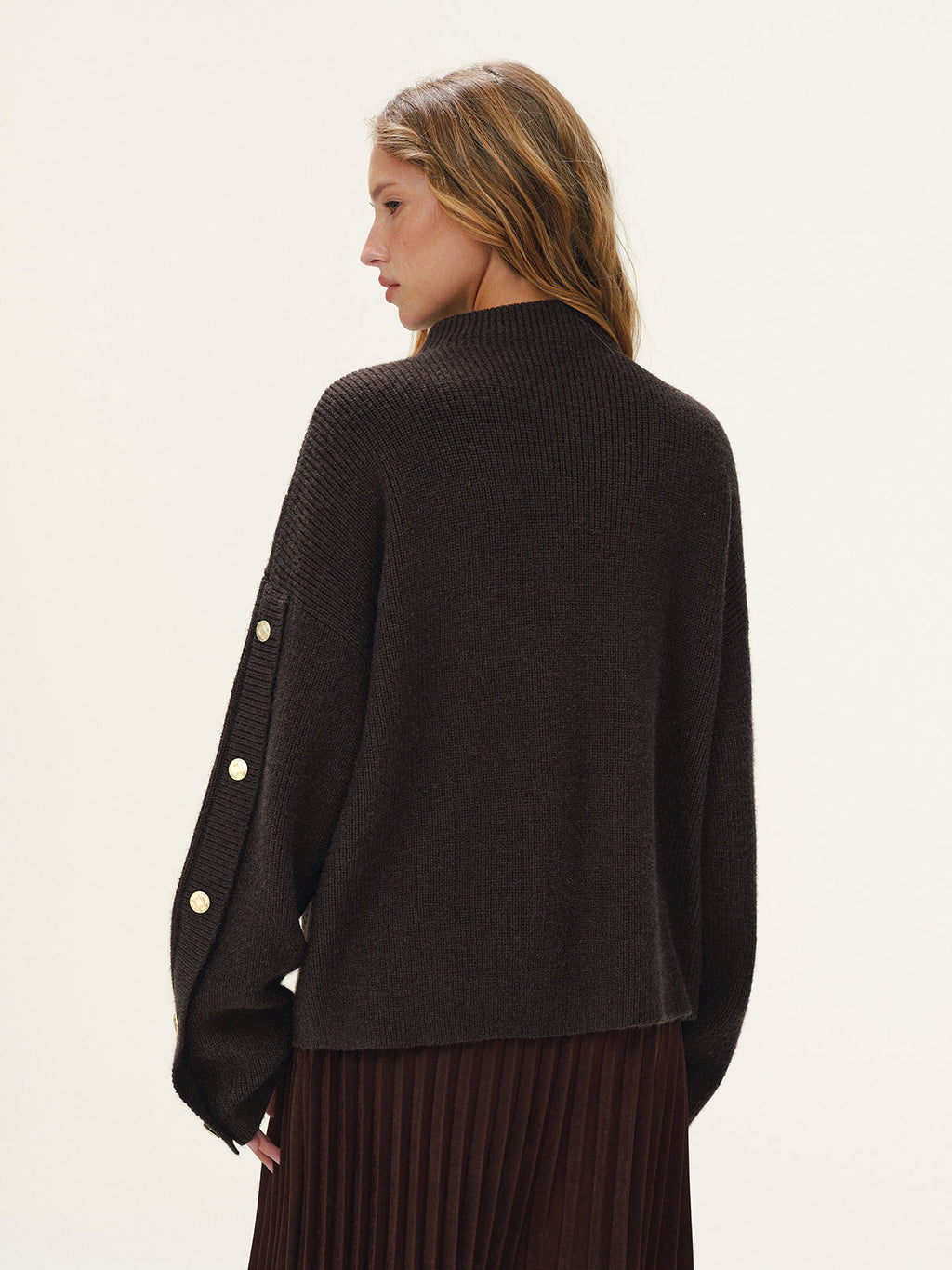 Pull en maille à col montant et détails boutonnés