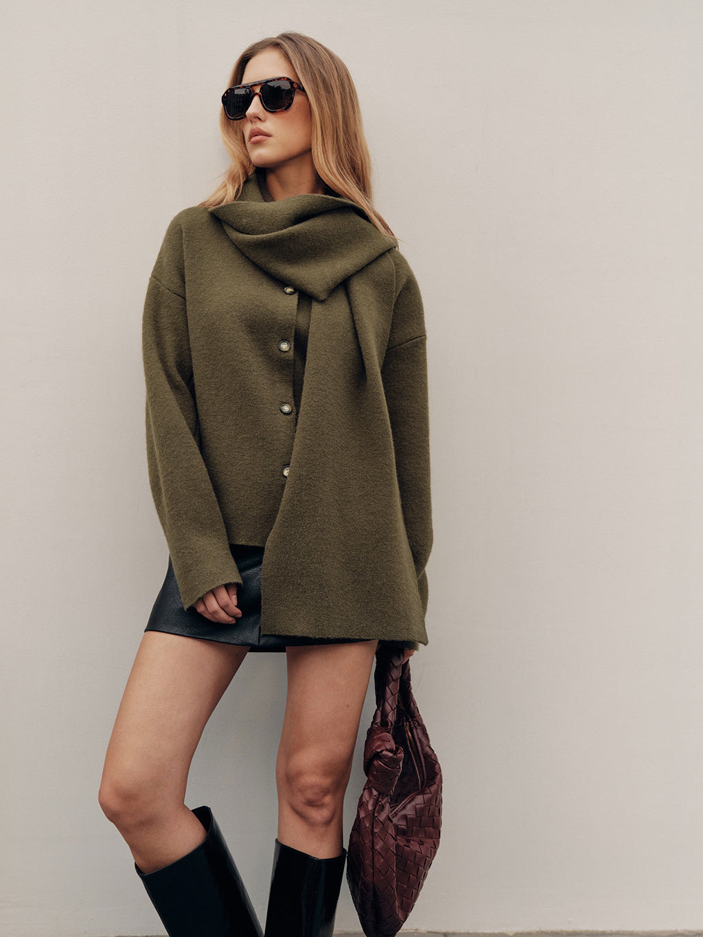 Cardigan en maille boutonné avec écharpe intégrée