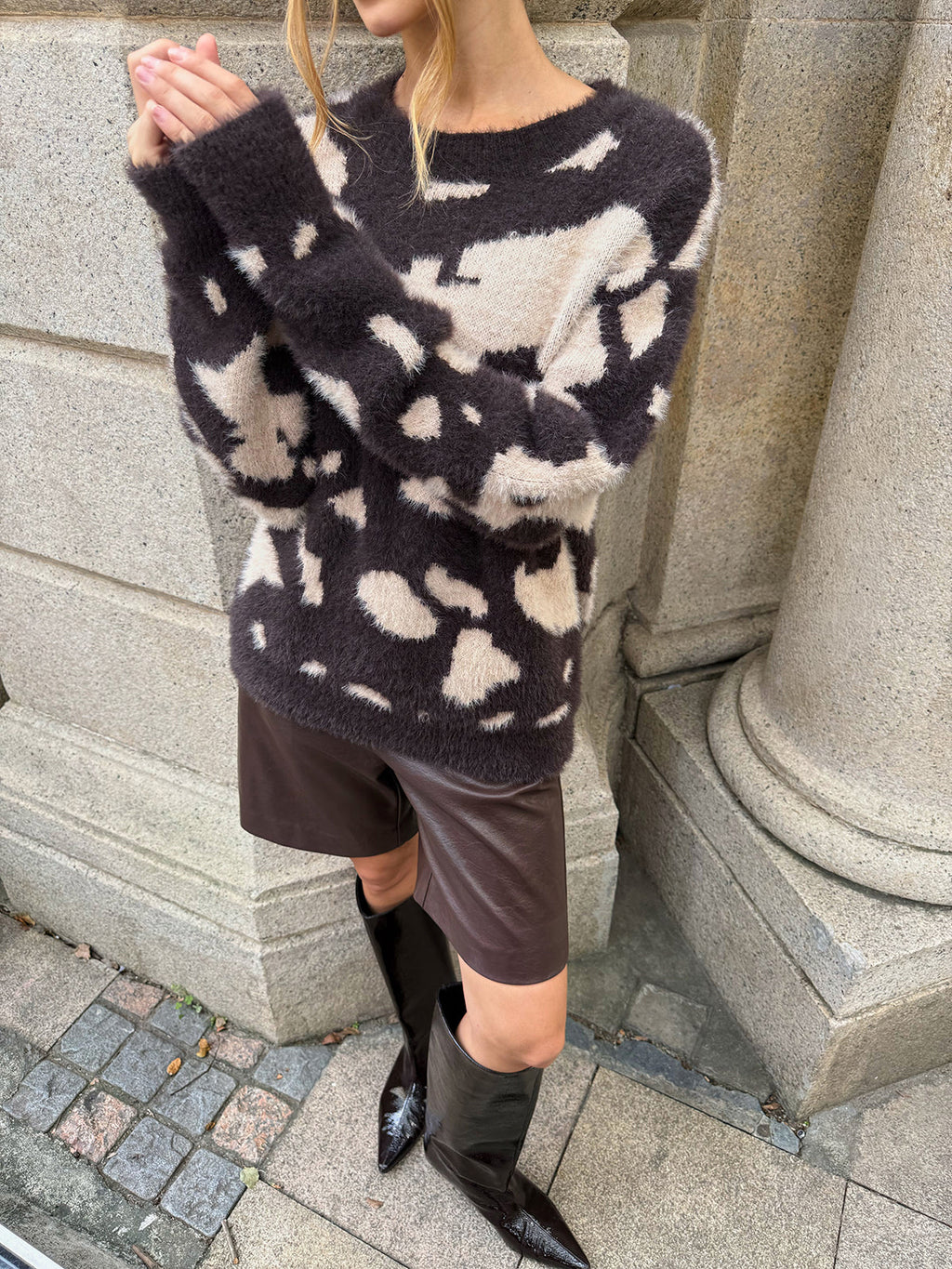 Kuhfell-Fleece-Pullover mit Rundhalsausschnitt
