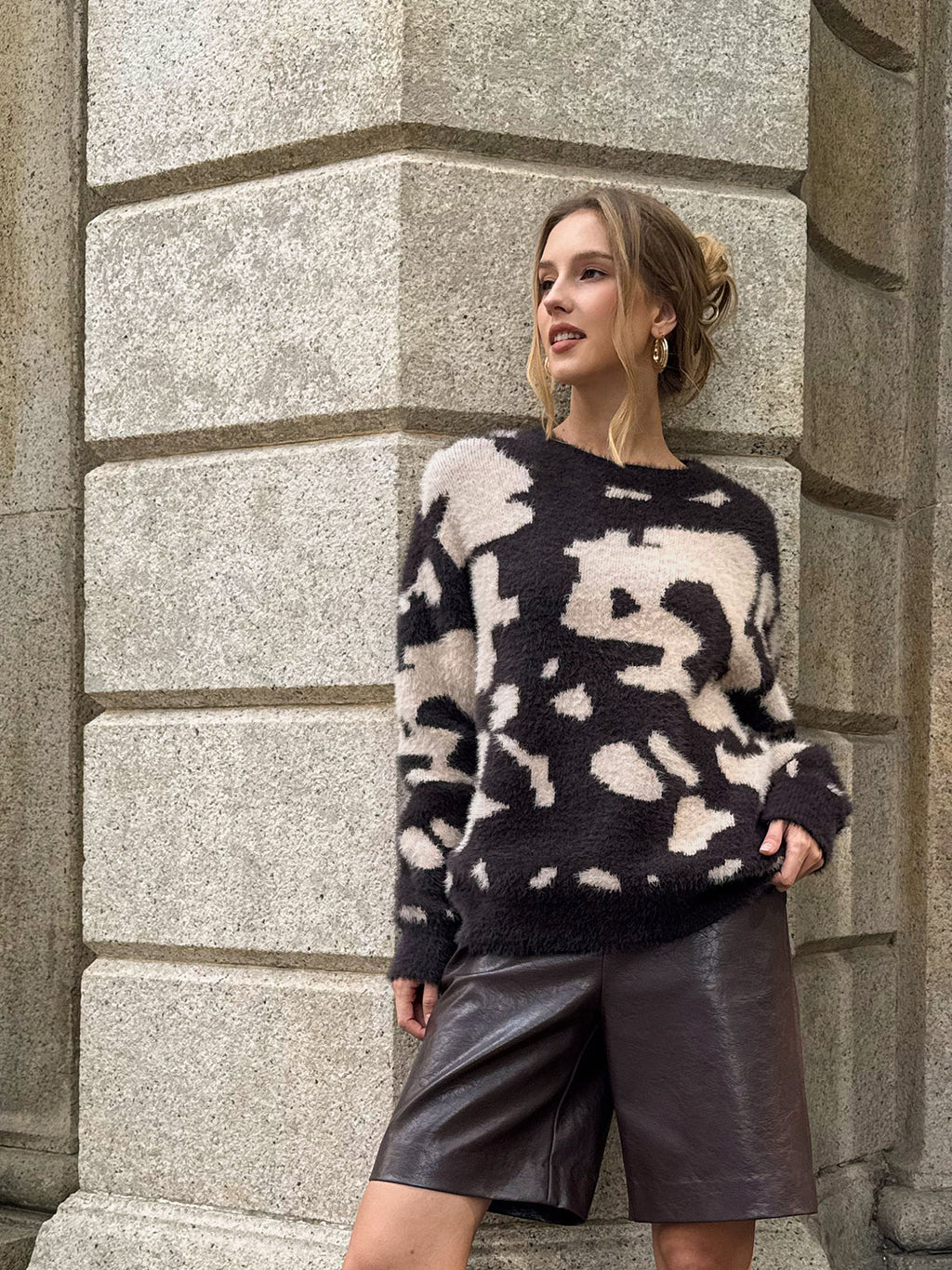 Kuhfell-Fleece-Pullover mit Rundhalsausschnitt