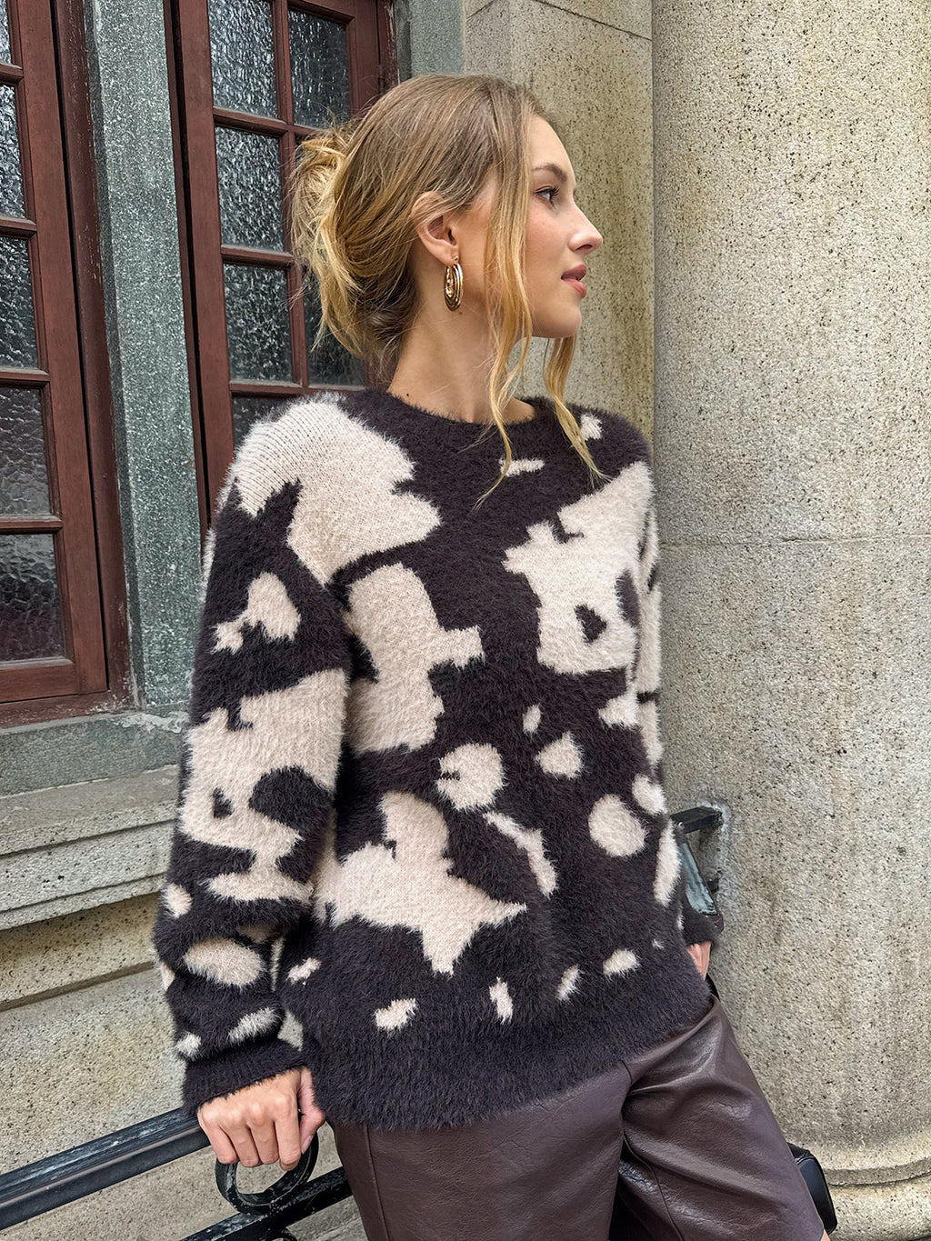 Kuhfell-Fleece-Pullover mit Rundhalsausschnitt