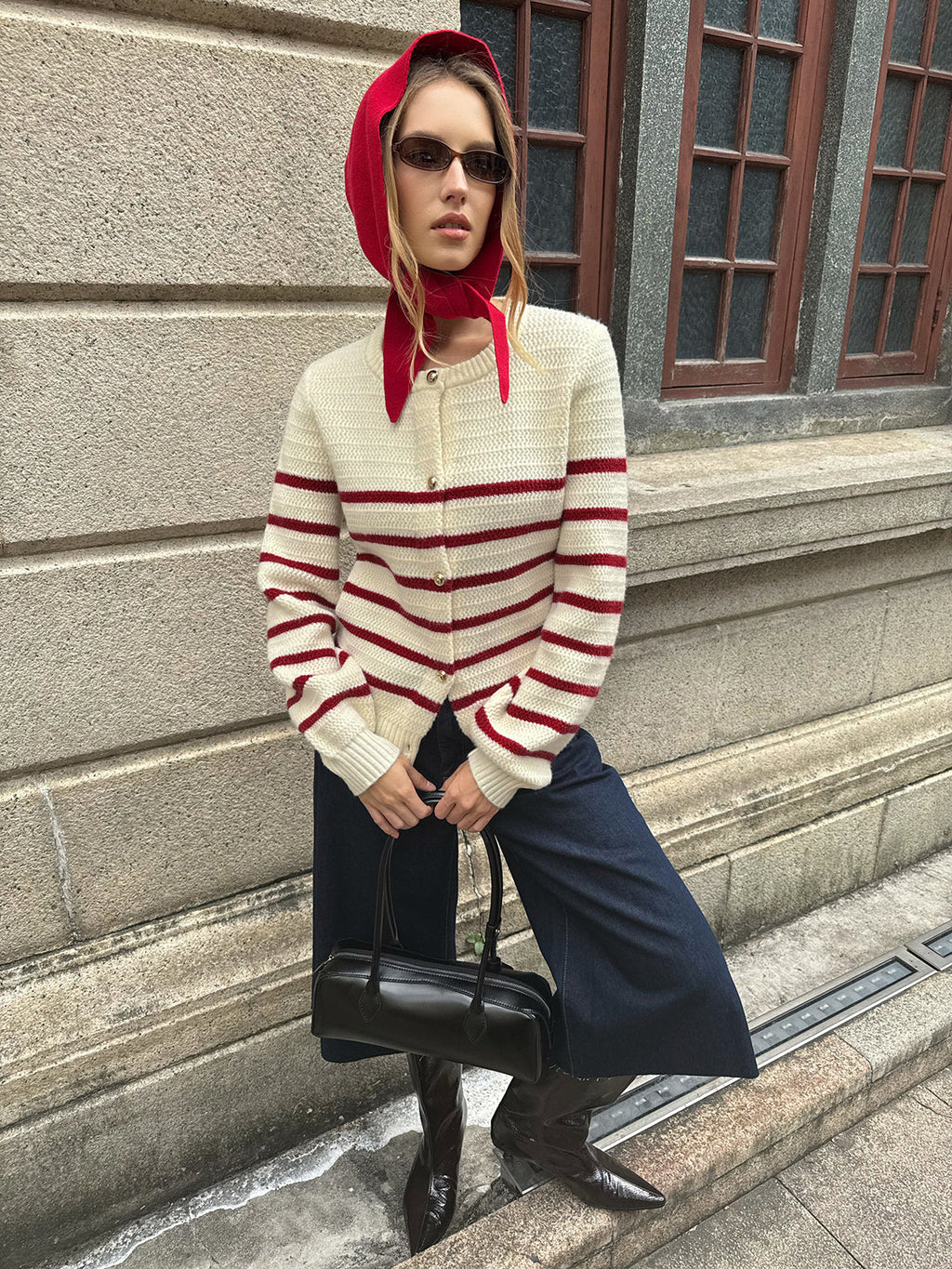 Gestreifter Strickjacke mit Metallknöpfen