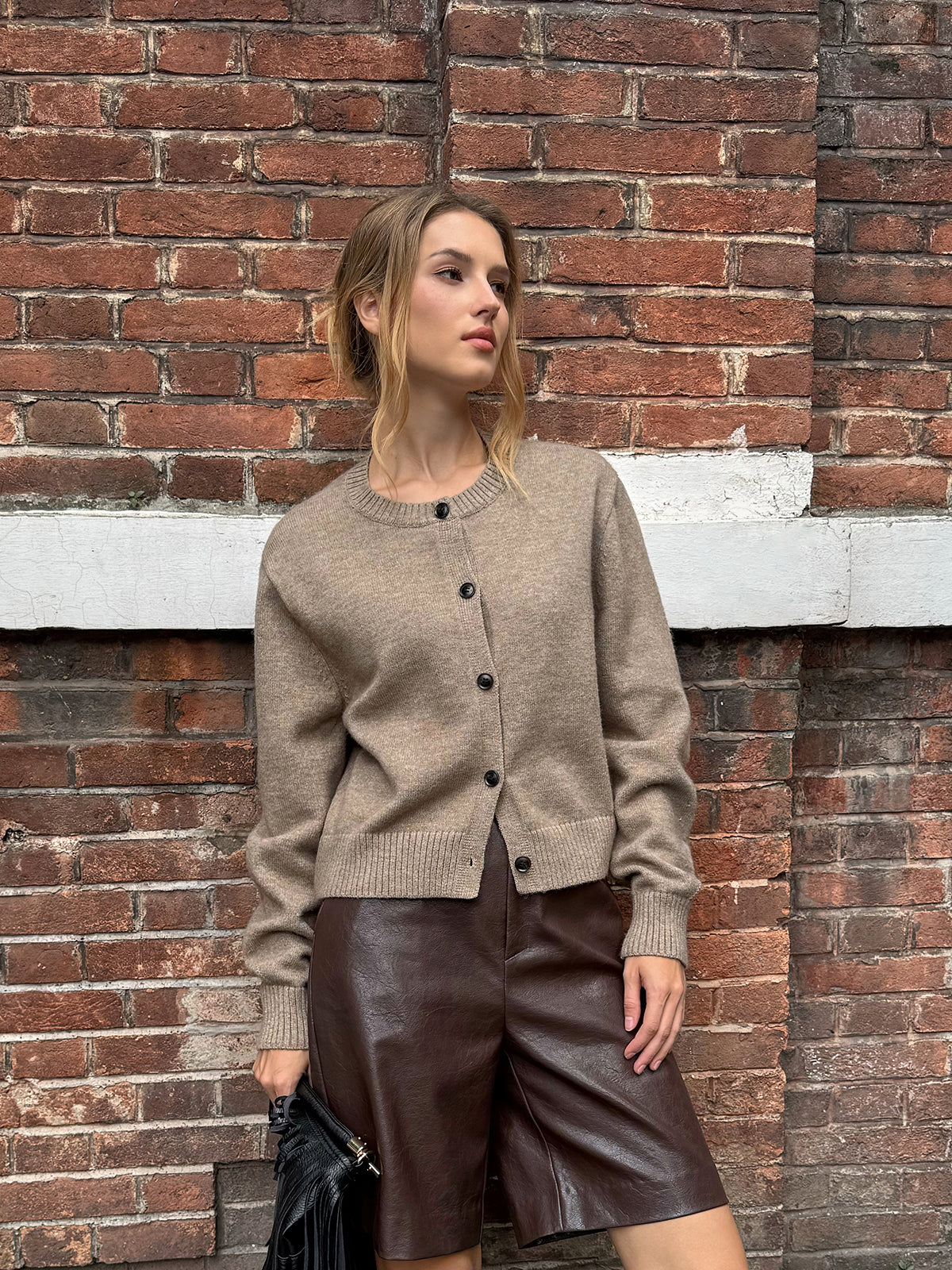 Strickjacke mit Rundhalsausschnitt und Knopfleiste