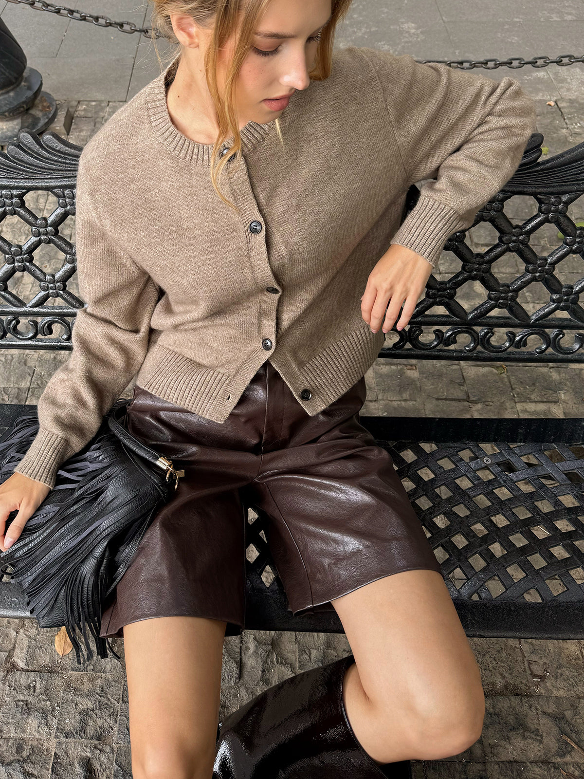 Strickjacke mit Rundhalsausschnitt und Knopfleiste