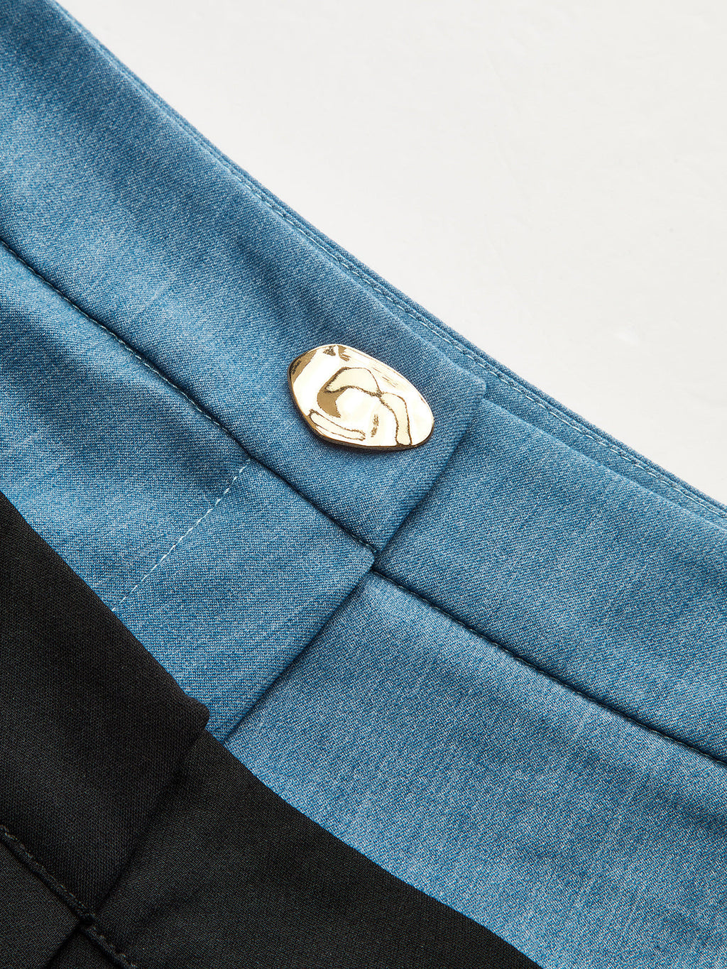 Pantalon droit à taille contrastante