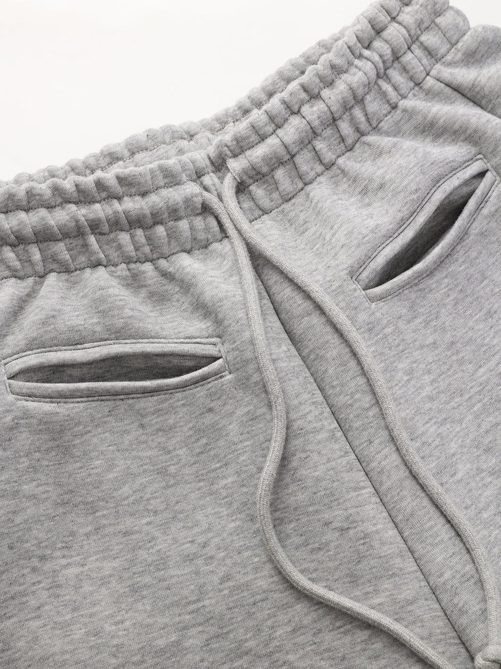 Sweatpants mit geschwungenem Bein und Kordelzug