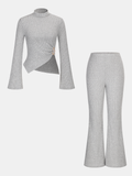 Geripptes Strick-Top und ausgestellte Hose Set