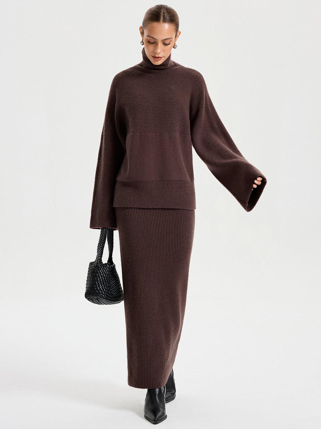 Ensemble pull col roulé en maille et jupe longue