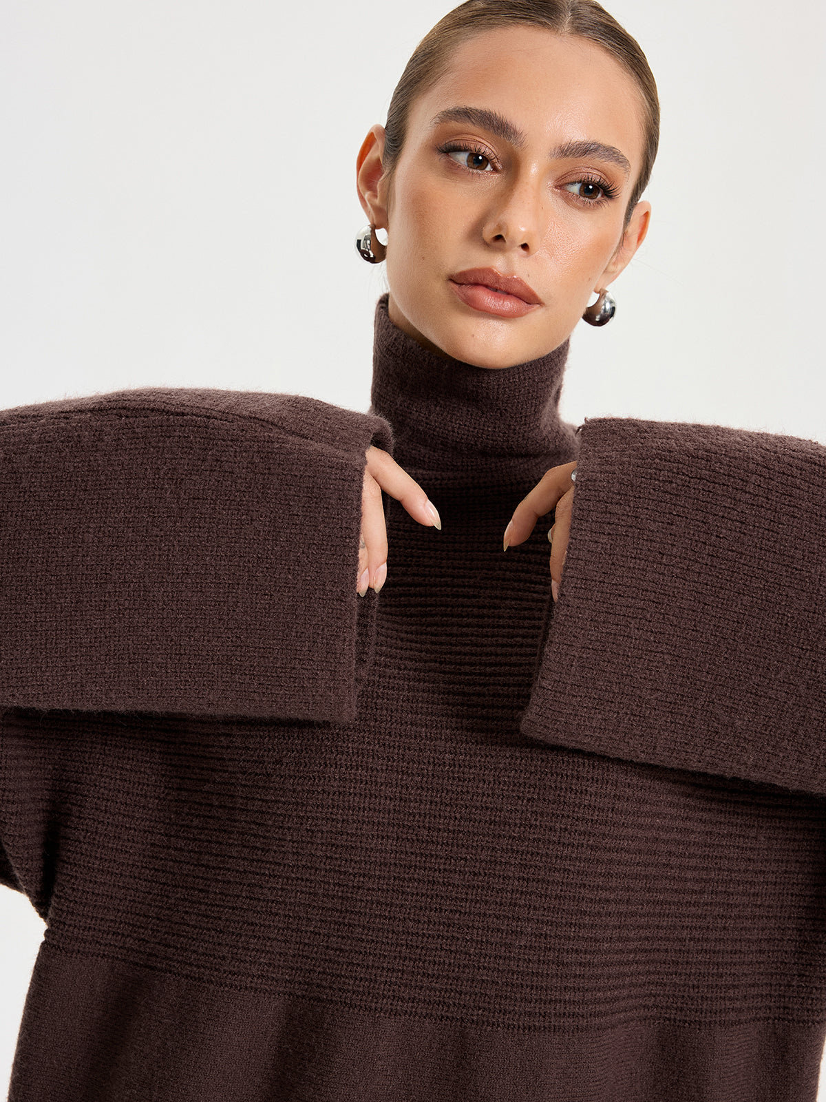 Ensemble pull col roulé en maille et jupe longue