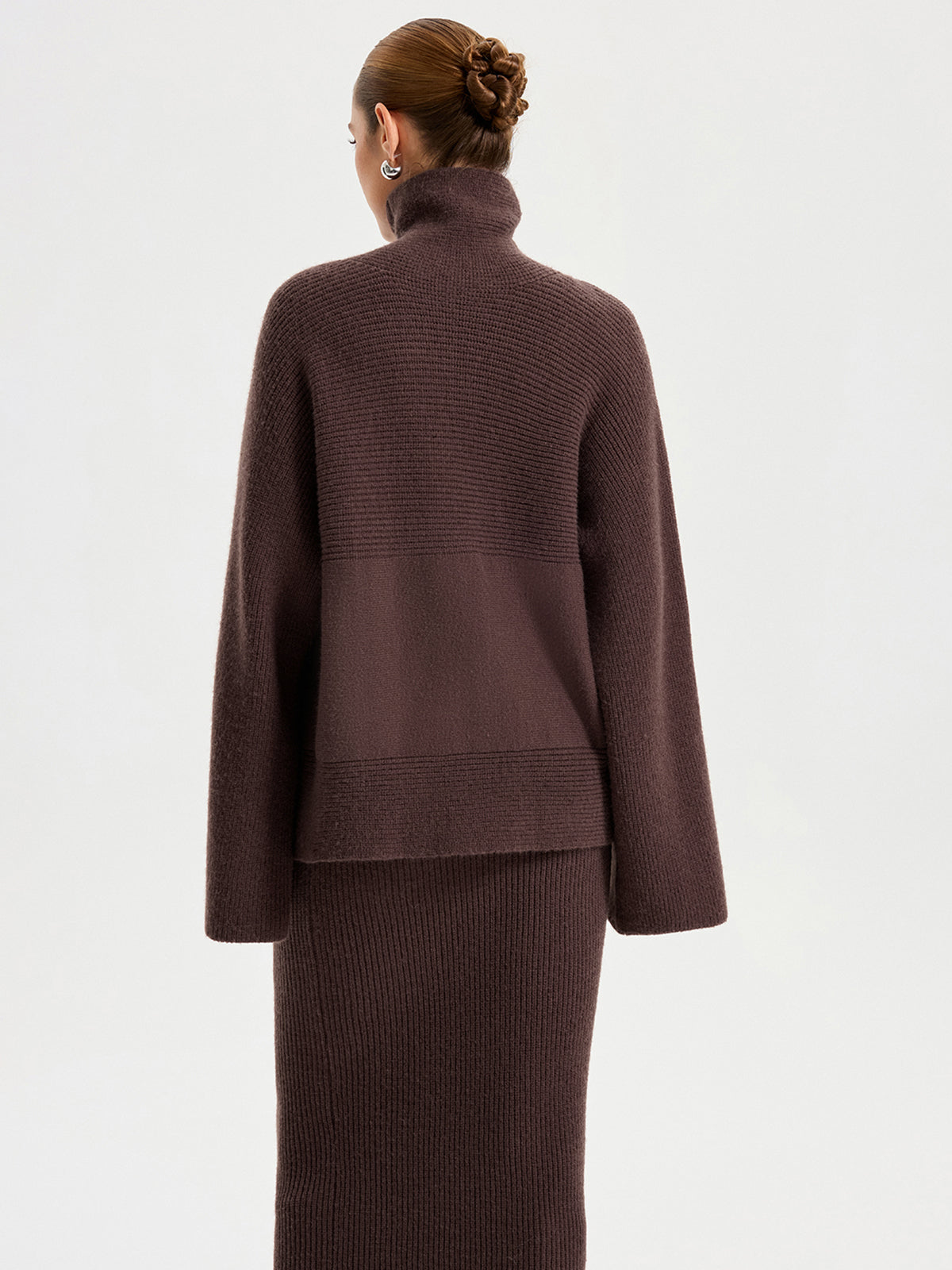 Ensemble pull col roulé en maille et jupe longue