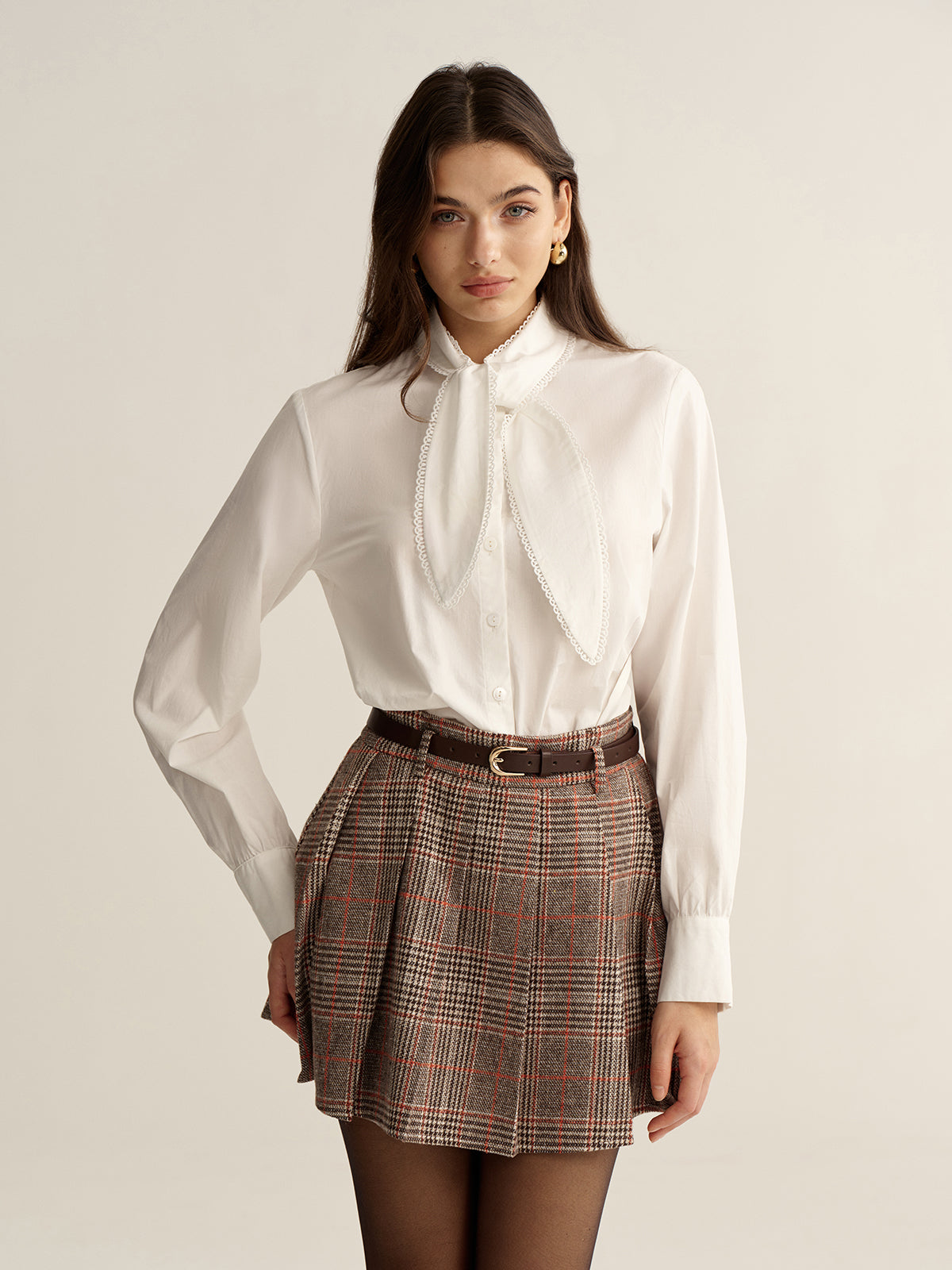 Chemisier en coton avec dentelle et col à nouer