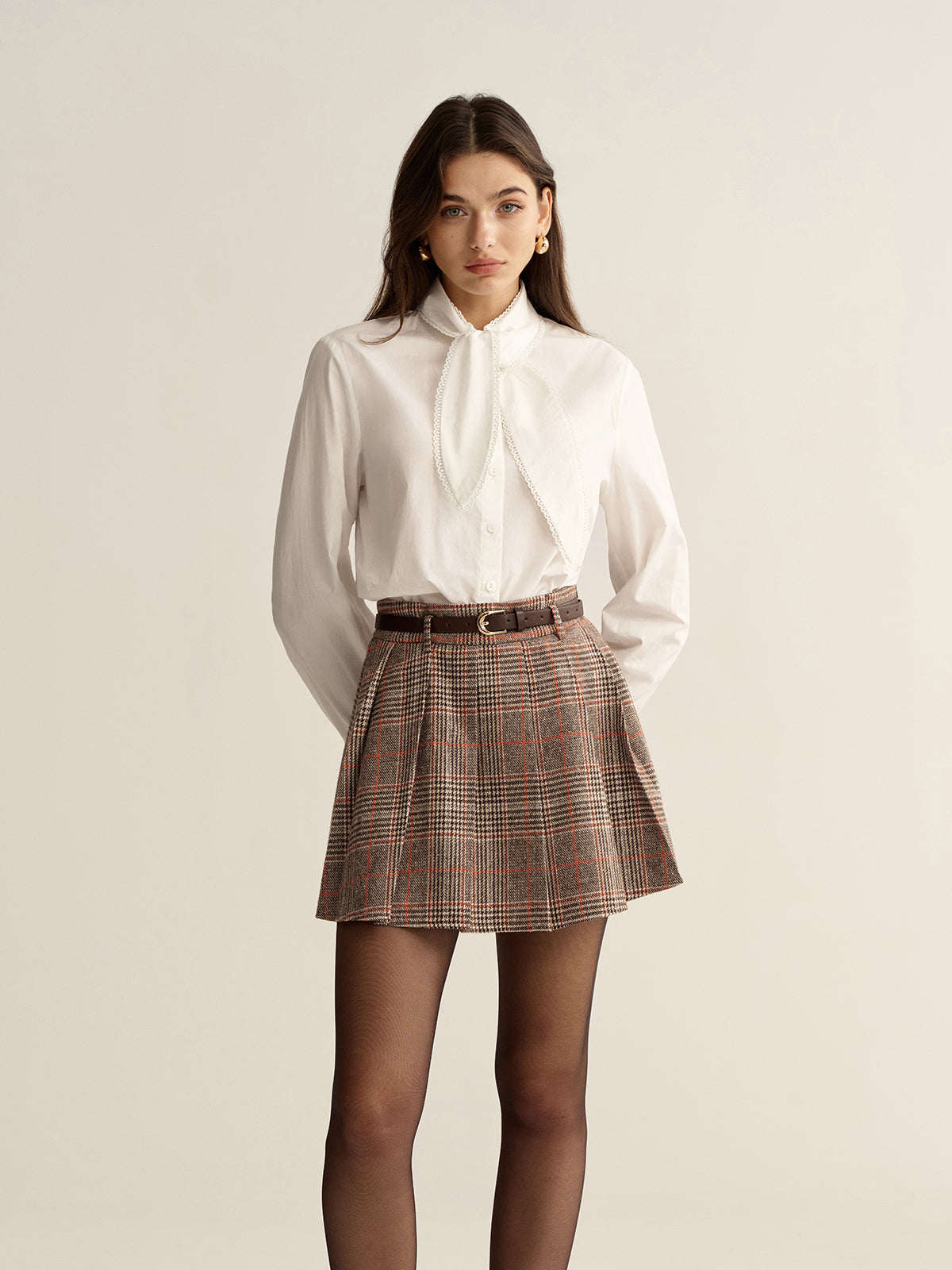 Chemisier en coton avec dentelle et col à nouer