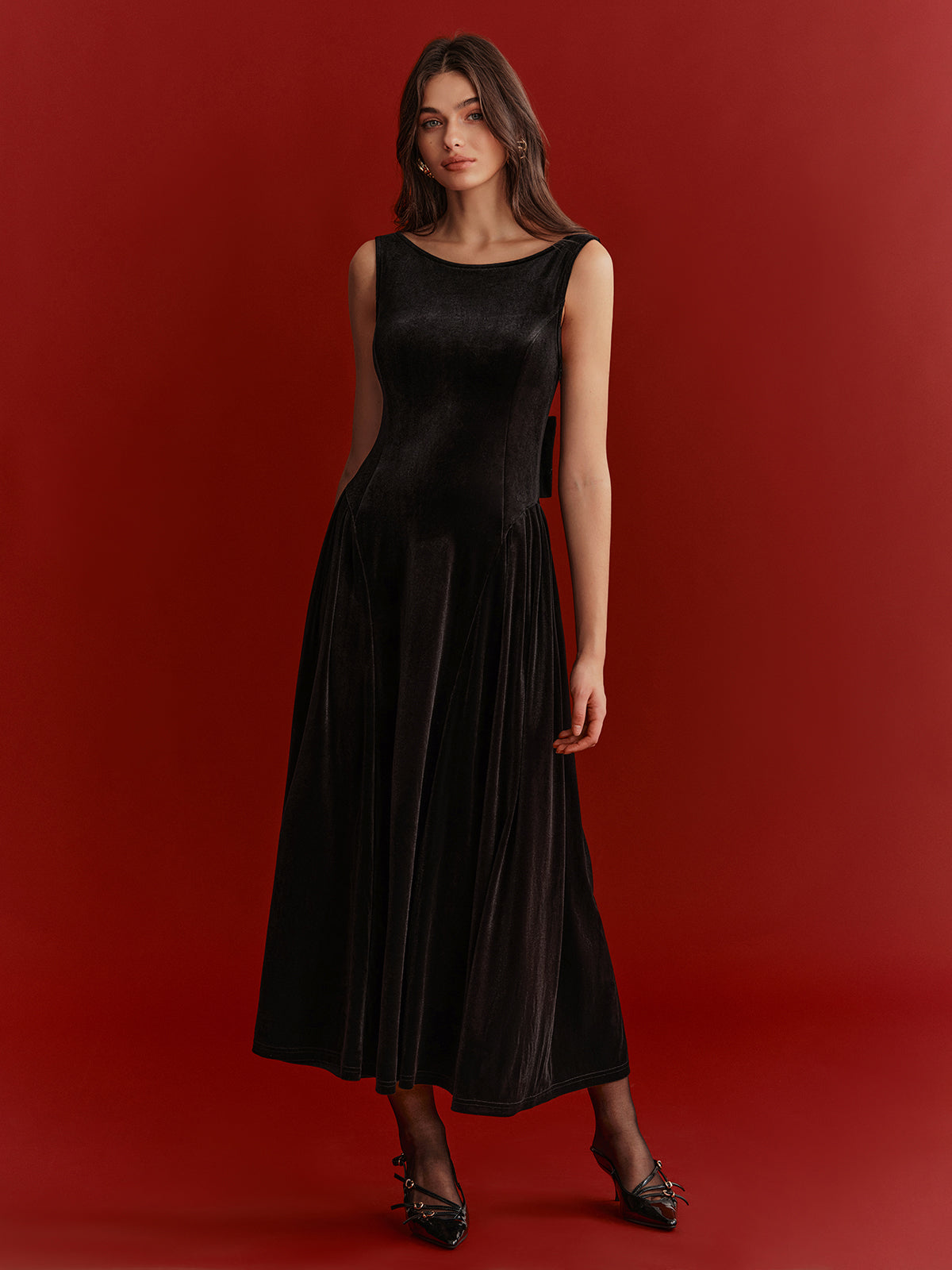 Maxikleid aus Samt mit Netzrücken und Schleifendetail