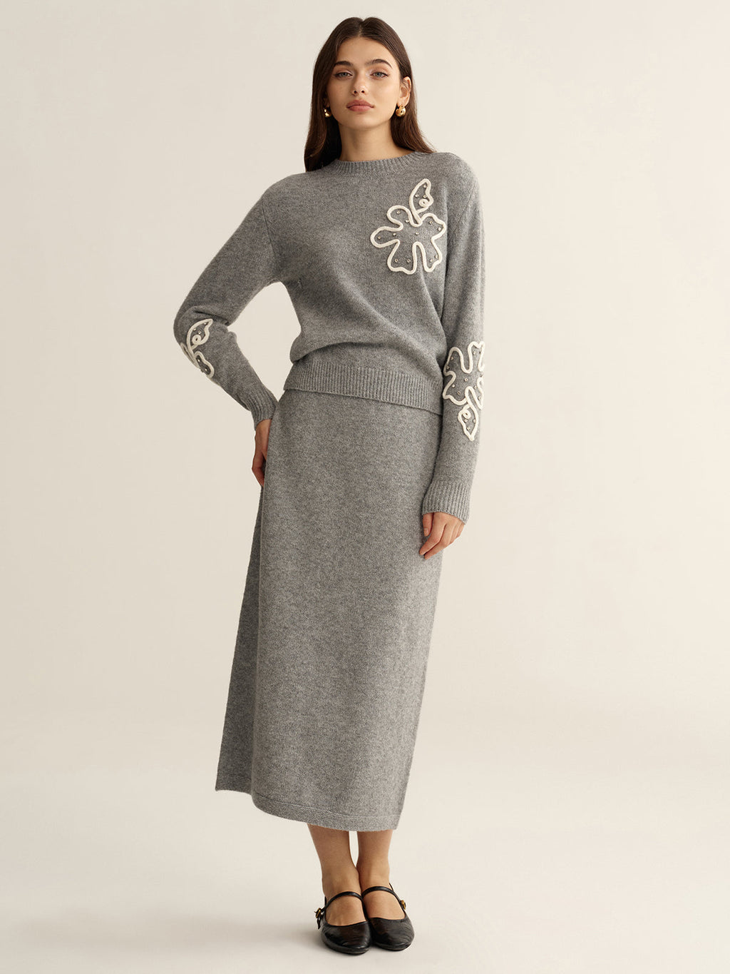 Pullover mit Blumenapplikation und Midirock-Set