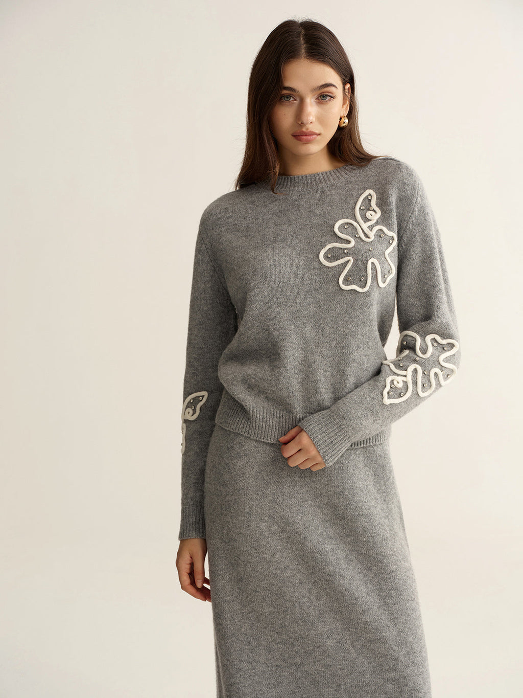 Pullover mit Blumenapplikation und Midirock-Set