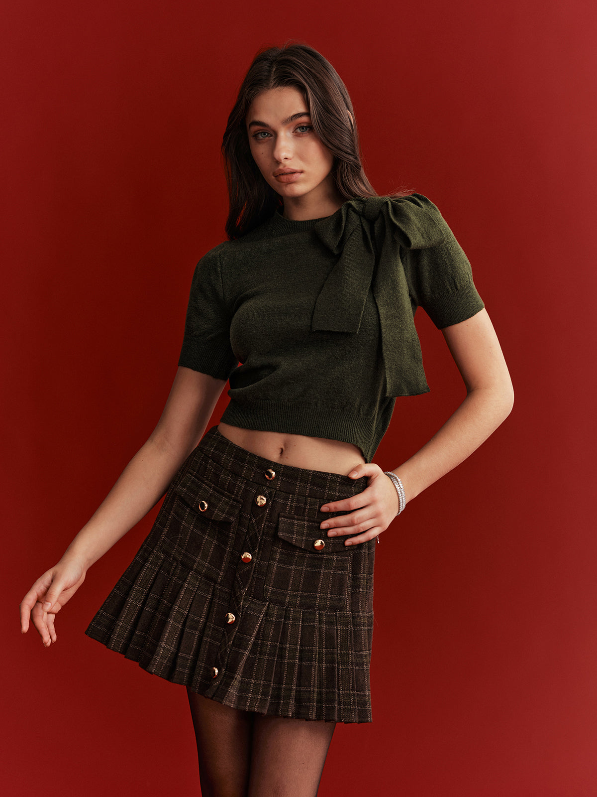 Kurzes Stricktop mit Schleifendetail