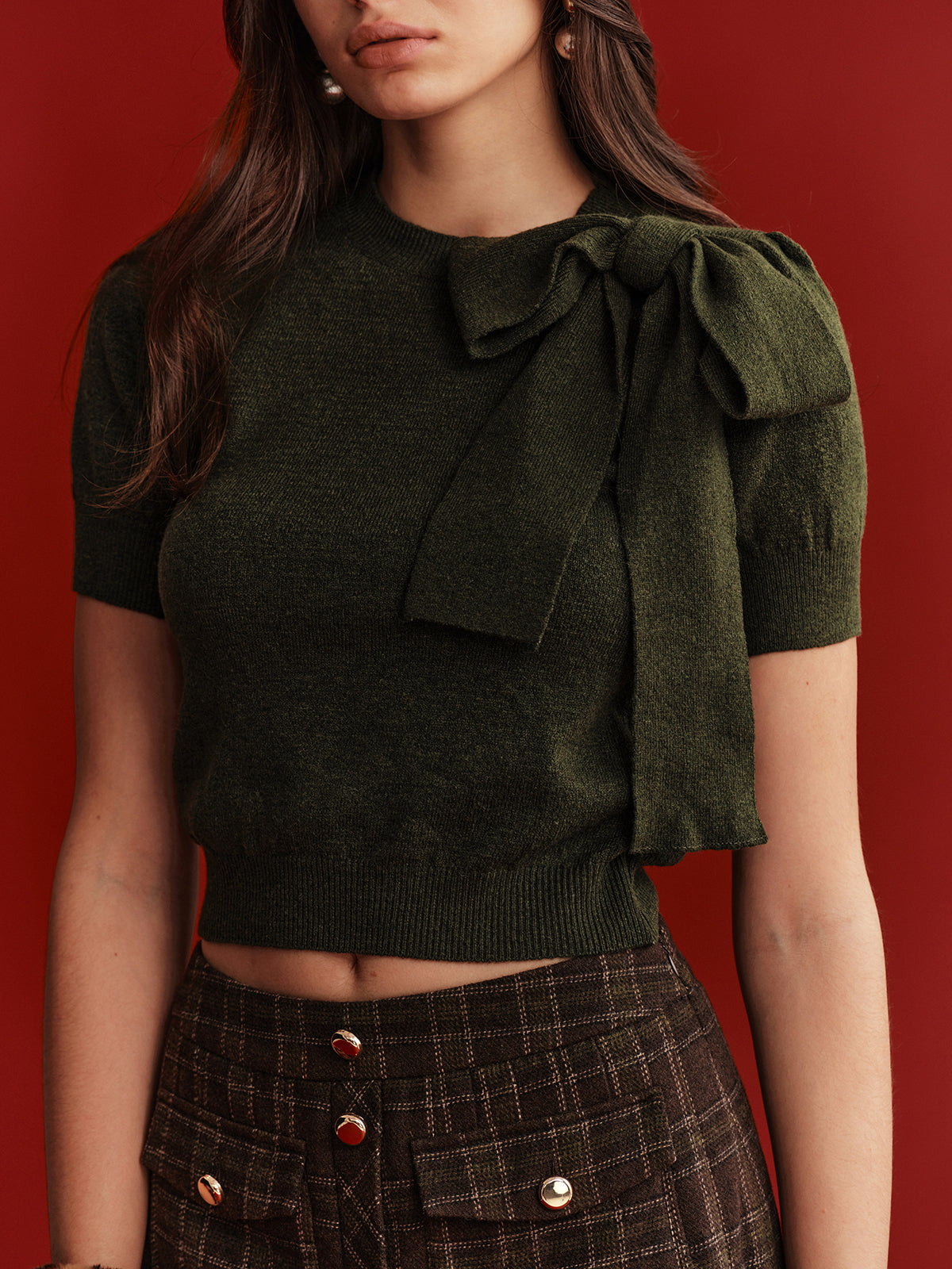 Kurzes Stricktop mit Schleifendetail