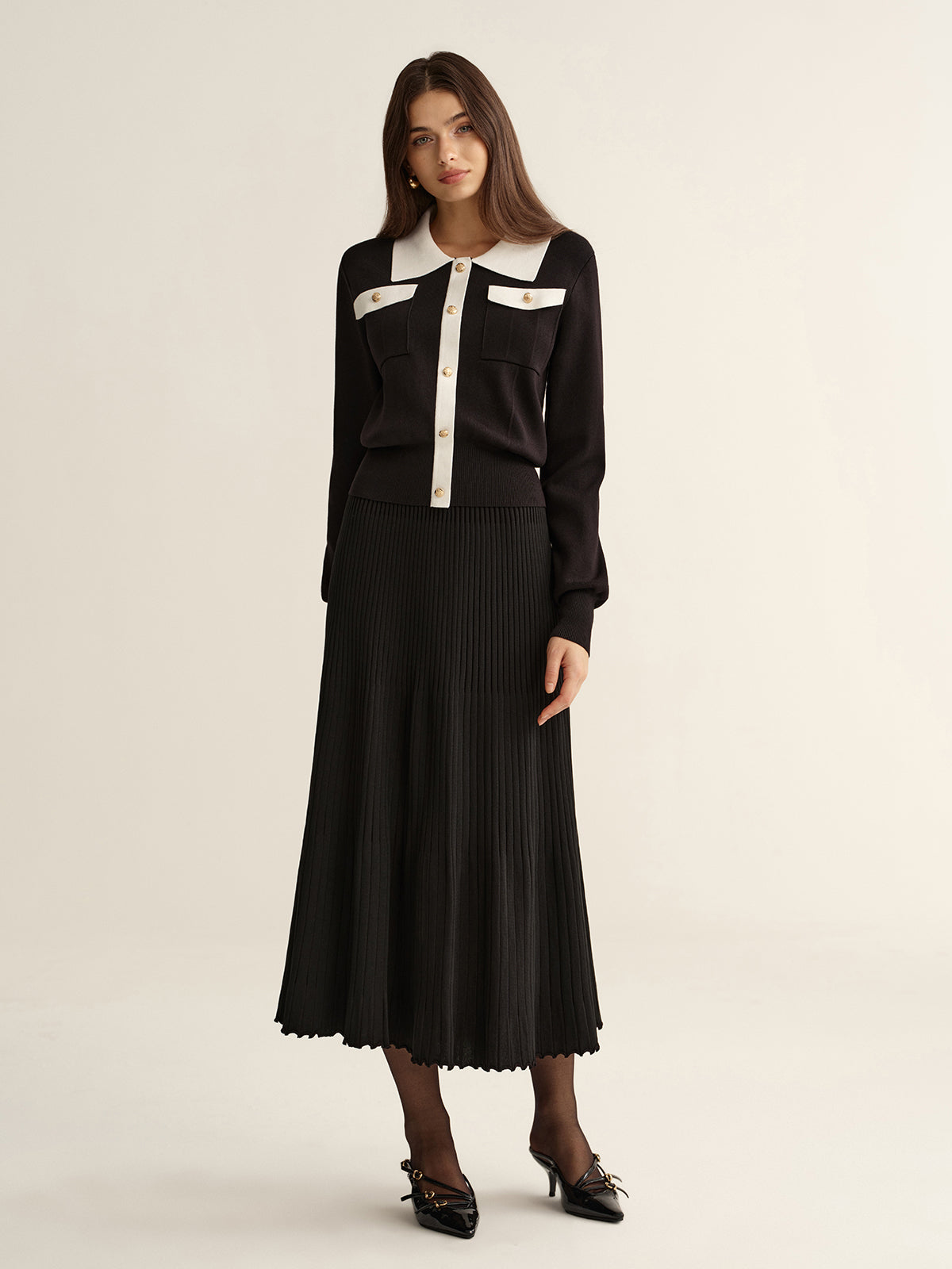 Ensemble top en maille avec bordure contrastante et jupe plissée