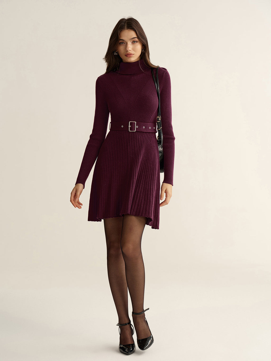 Mini-robe côtelée à col roulé et ceinture