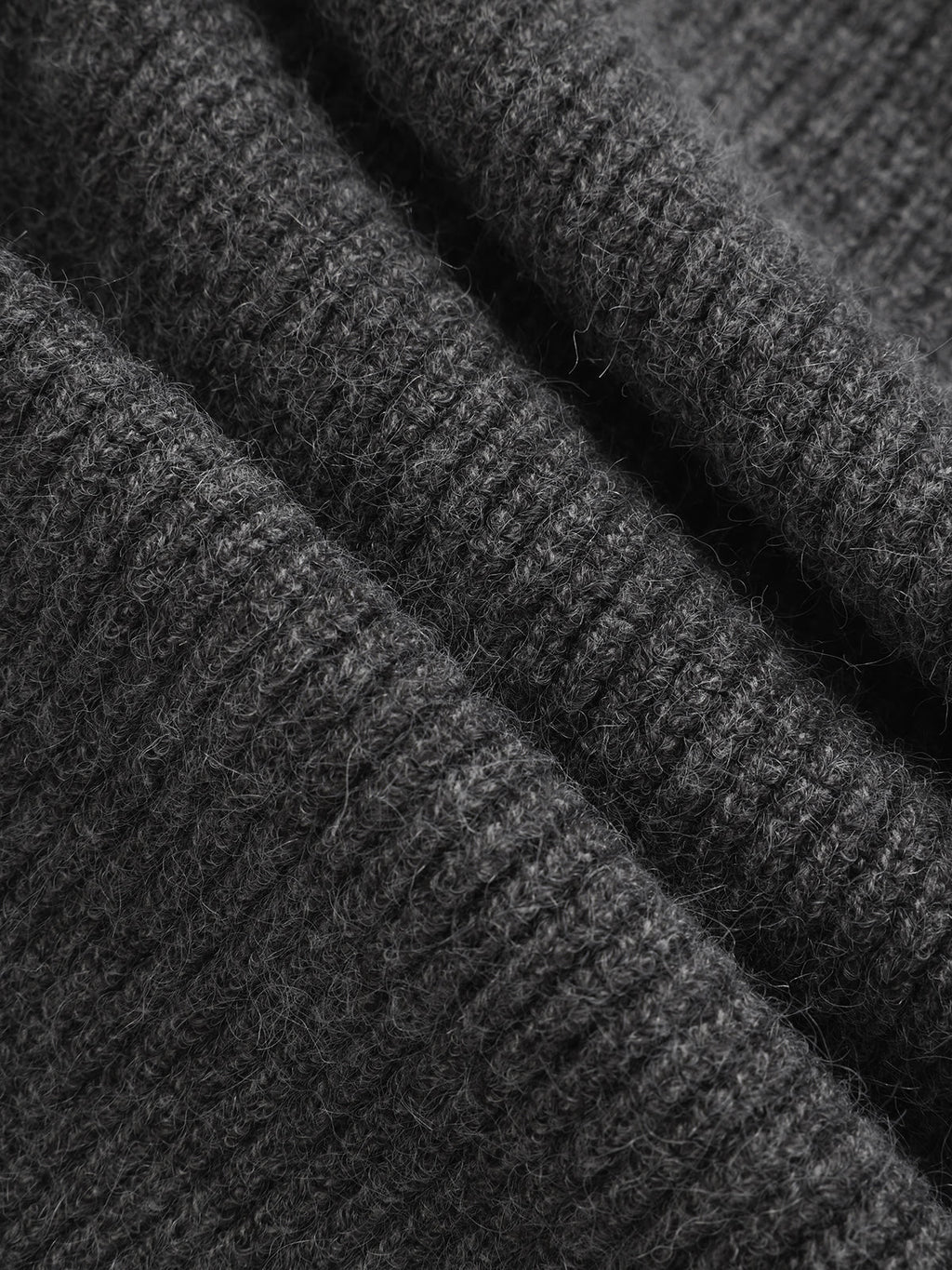 Langärmliger Strickpullover mit Kragen