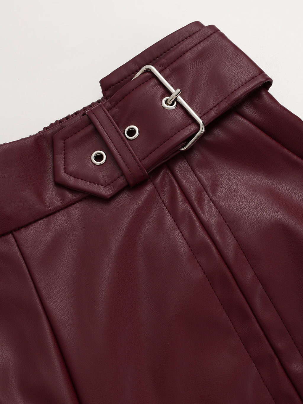 High-Waist Hose aus Kunstleder mit geradem Bein