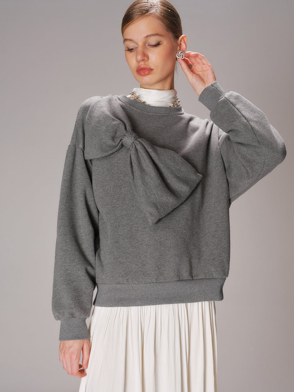 Sweat-shirt col rond coupe oversize avec nœud décoratif